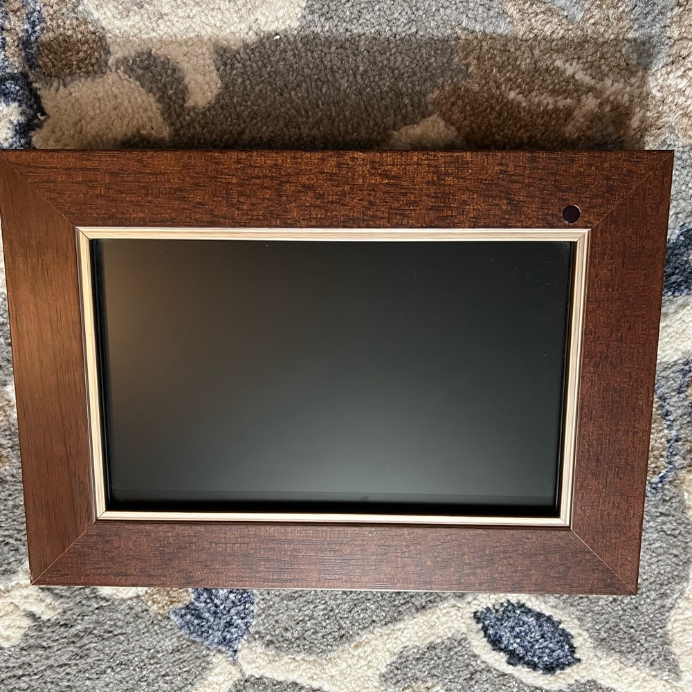 Elegant Brown Wooden Digital Picture Frame